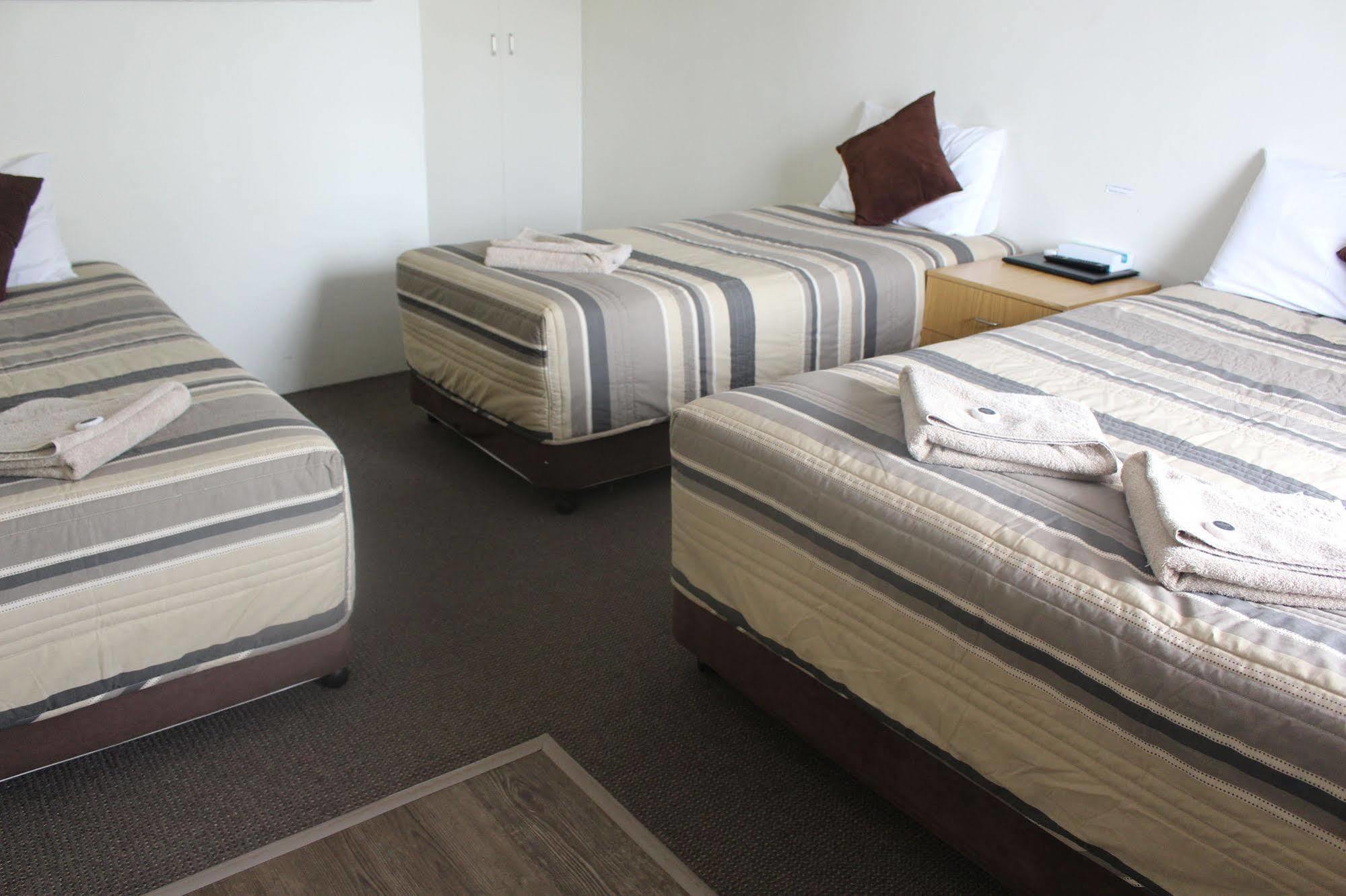 Centrepoint Motel Даббо Екстер'єр фото