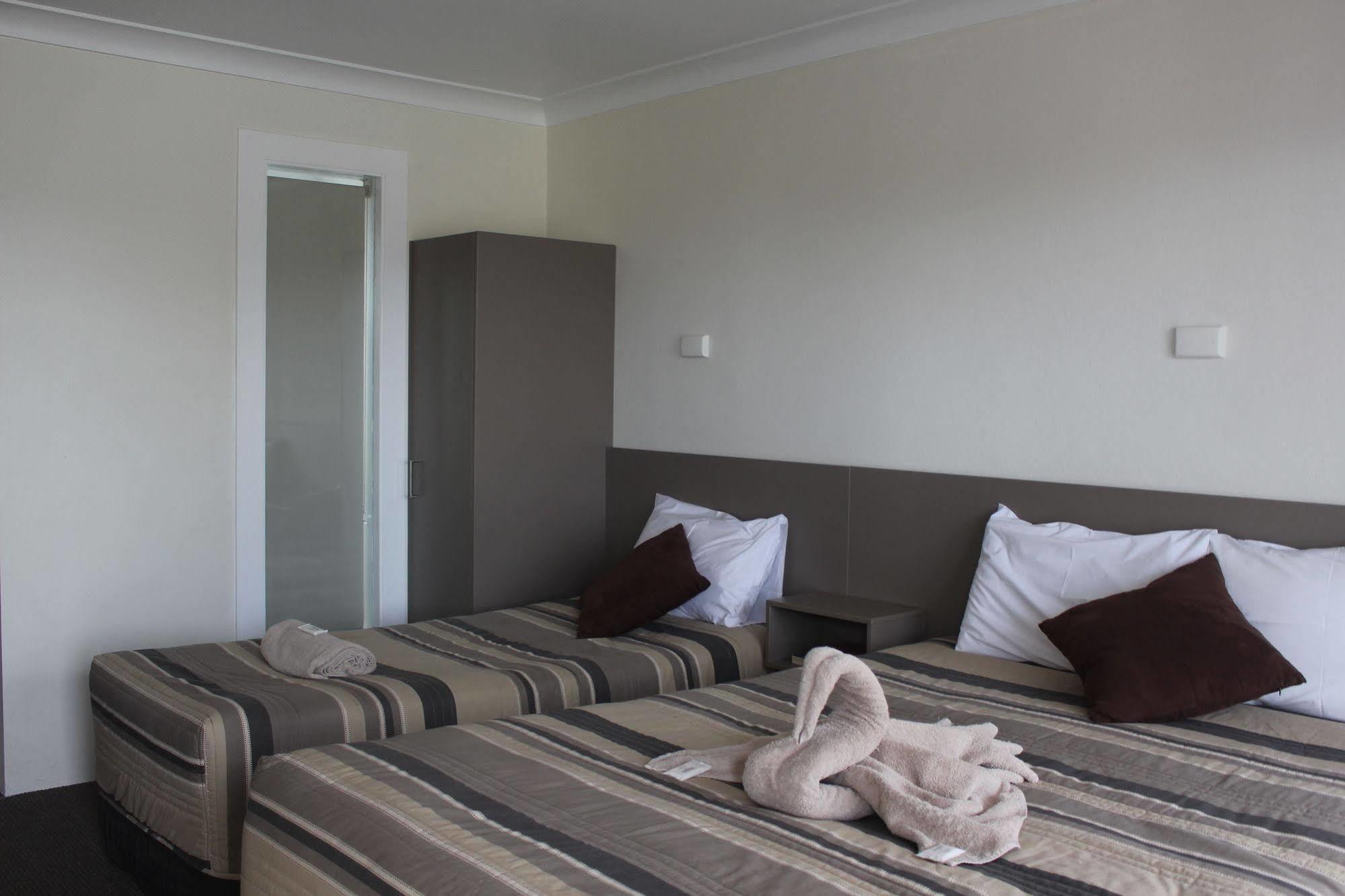 Centrepoint Motel Даббо Екстер'єр фото
