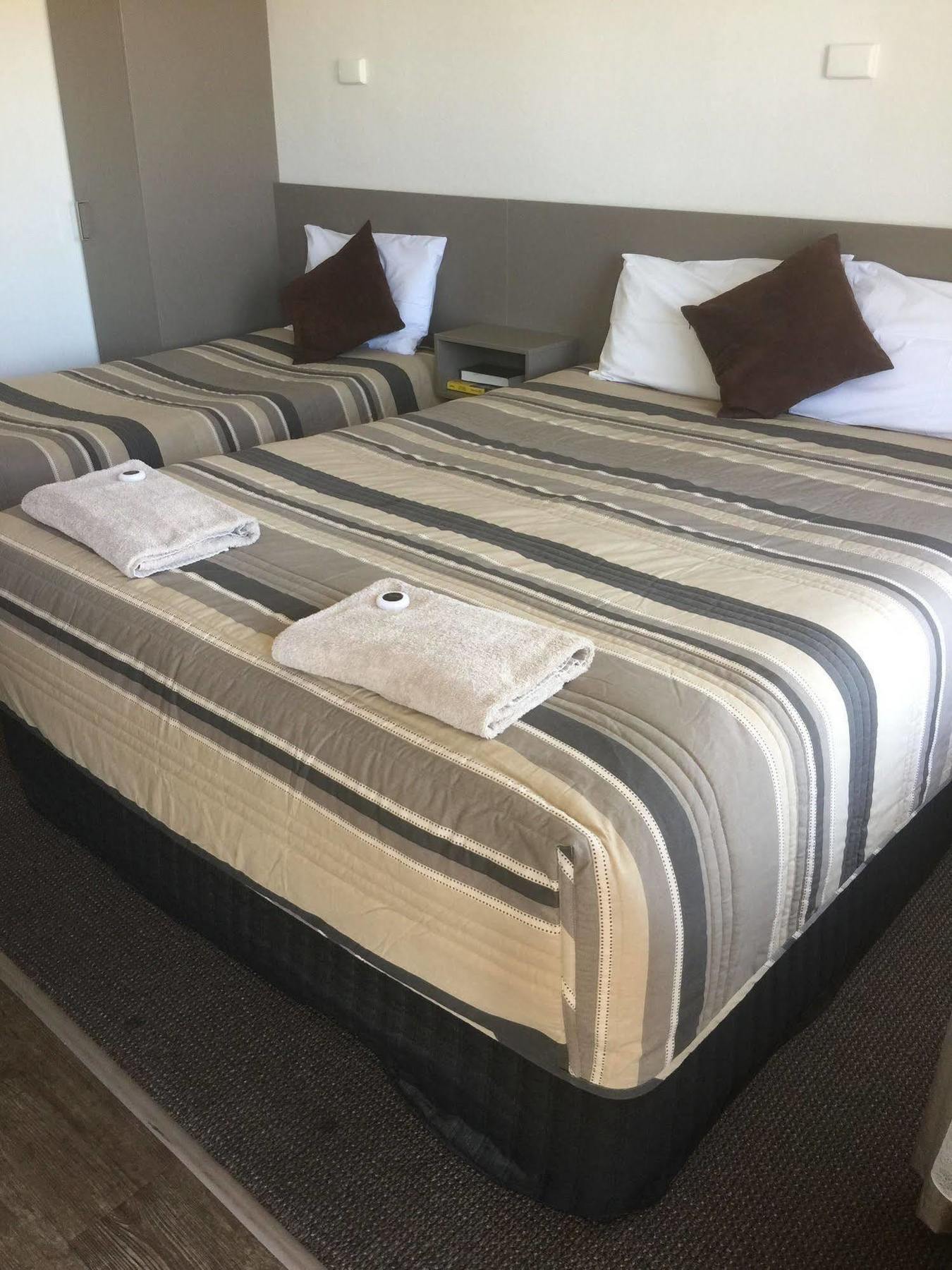 Centrepoint Motel Даббо Екстер'єр фото